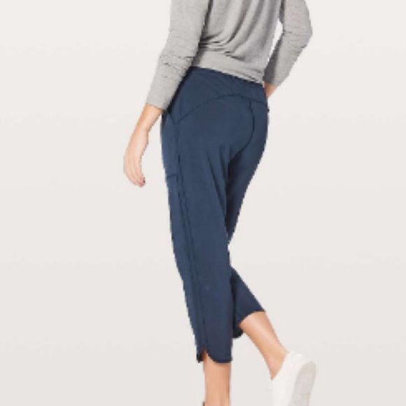 Lululemon Final Play crop 23” navy blue joggers track pants‎ ladies 10 - Picture 3 of 8